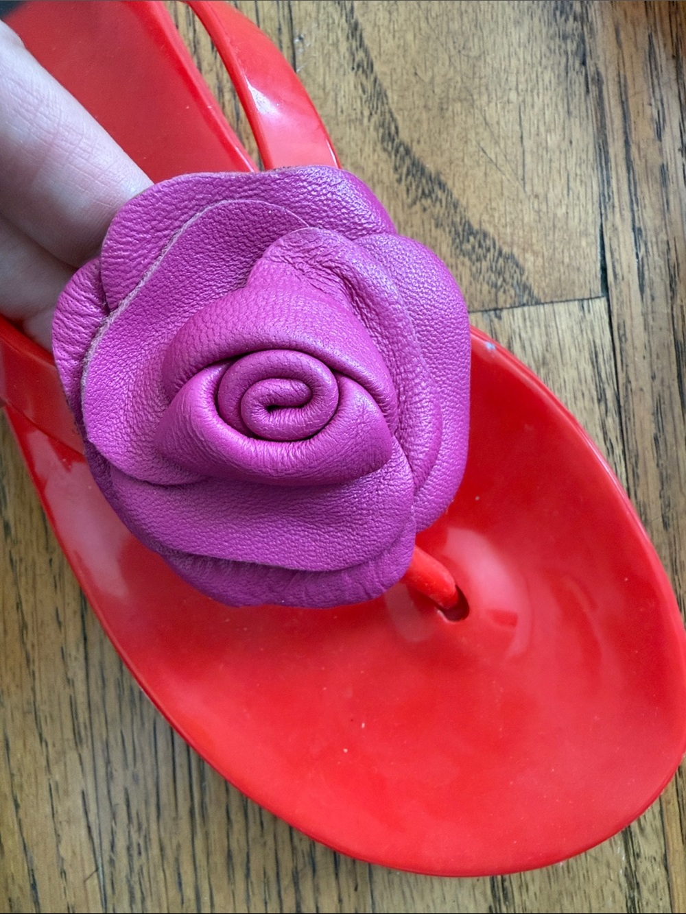 Kate Spade New York Red Jelly Camellia Flower Flip Flop Sandals Size 8 - Picture 3 of 3